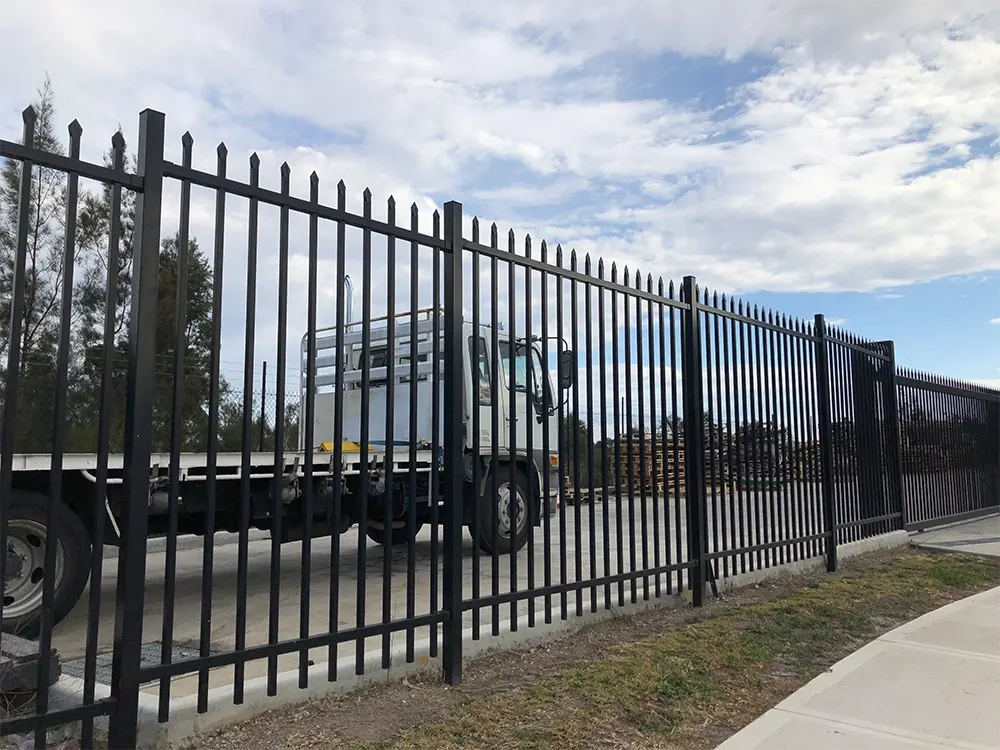 Advantages and Disadvantages of Industrial Fence