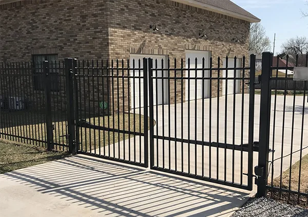 Double Swing Aluminum Gate in Villa