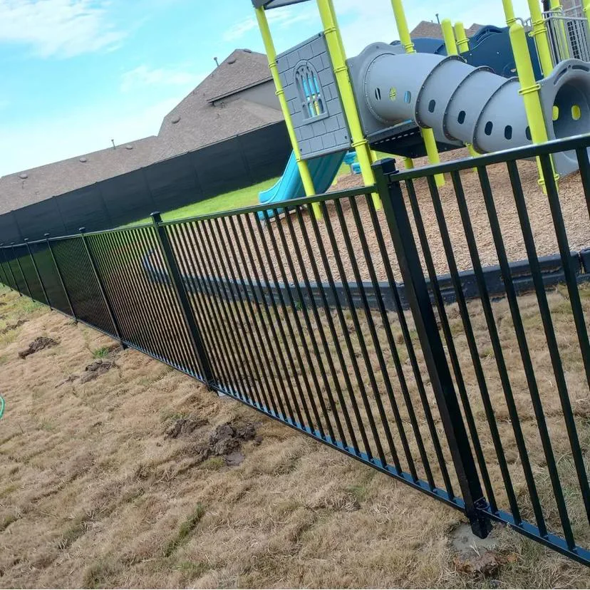 STEEL FLAT TOP FENCE 