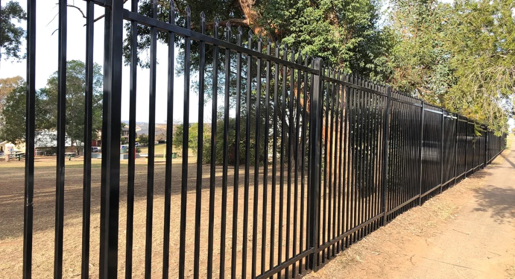 Black Powder Coated Aluminium Spear Top Fencing Application