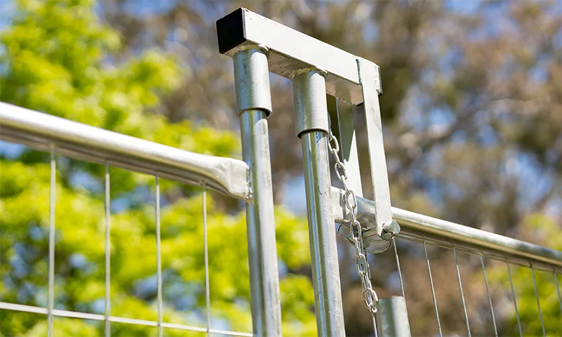 Temporary fence gate hinges