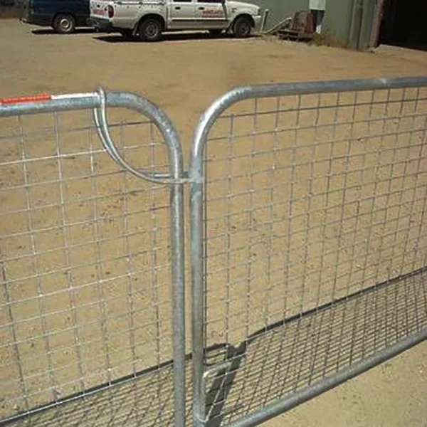 Double Gate Bow Farm Gate Latch Application