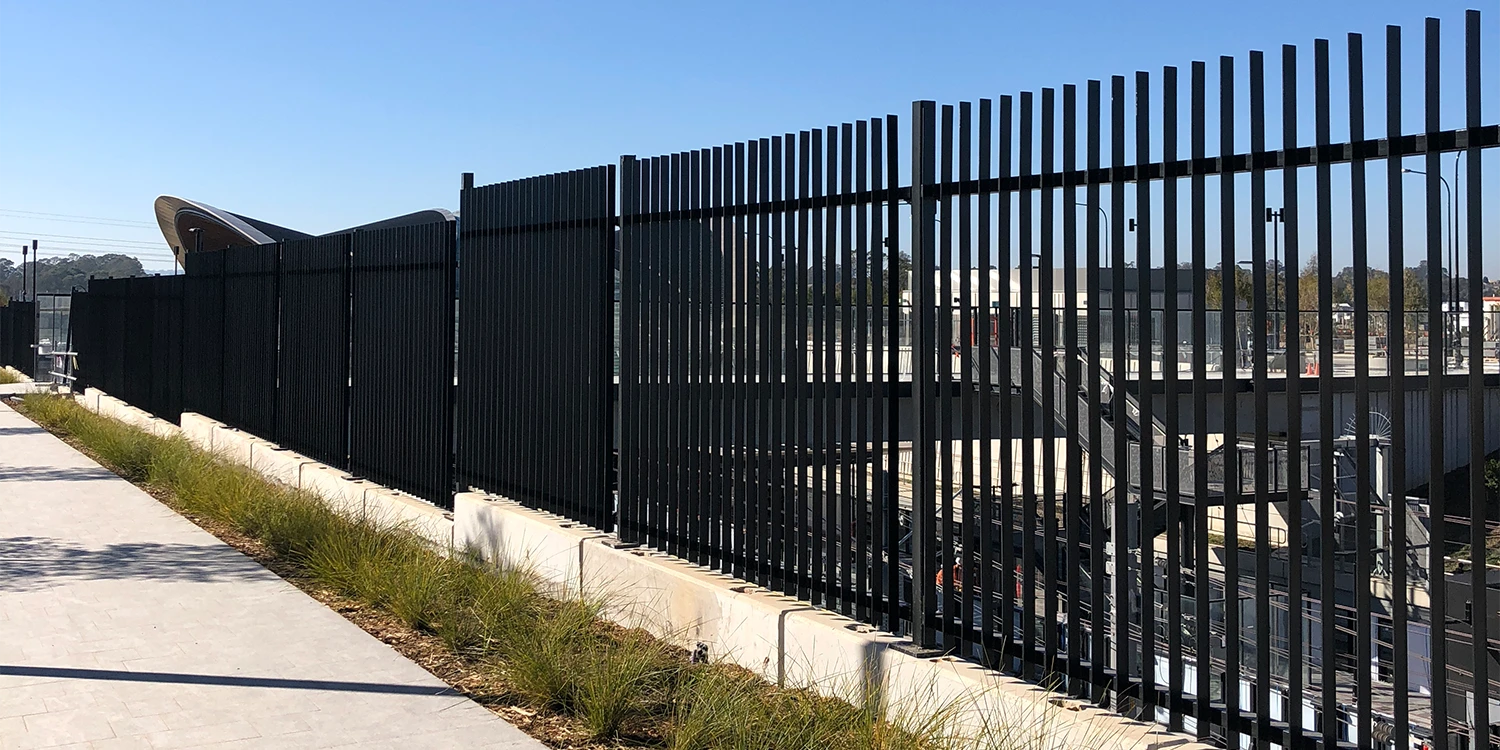 Vertical slat fence application scenarios