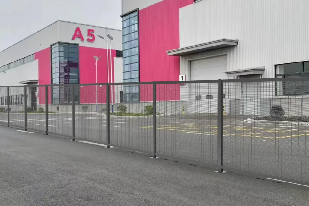 358 Mesh Fencing scene