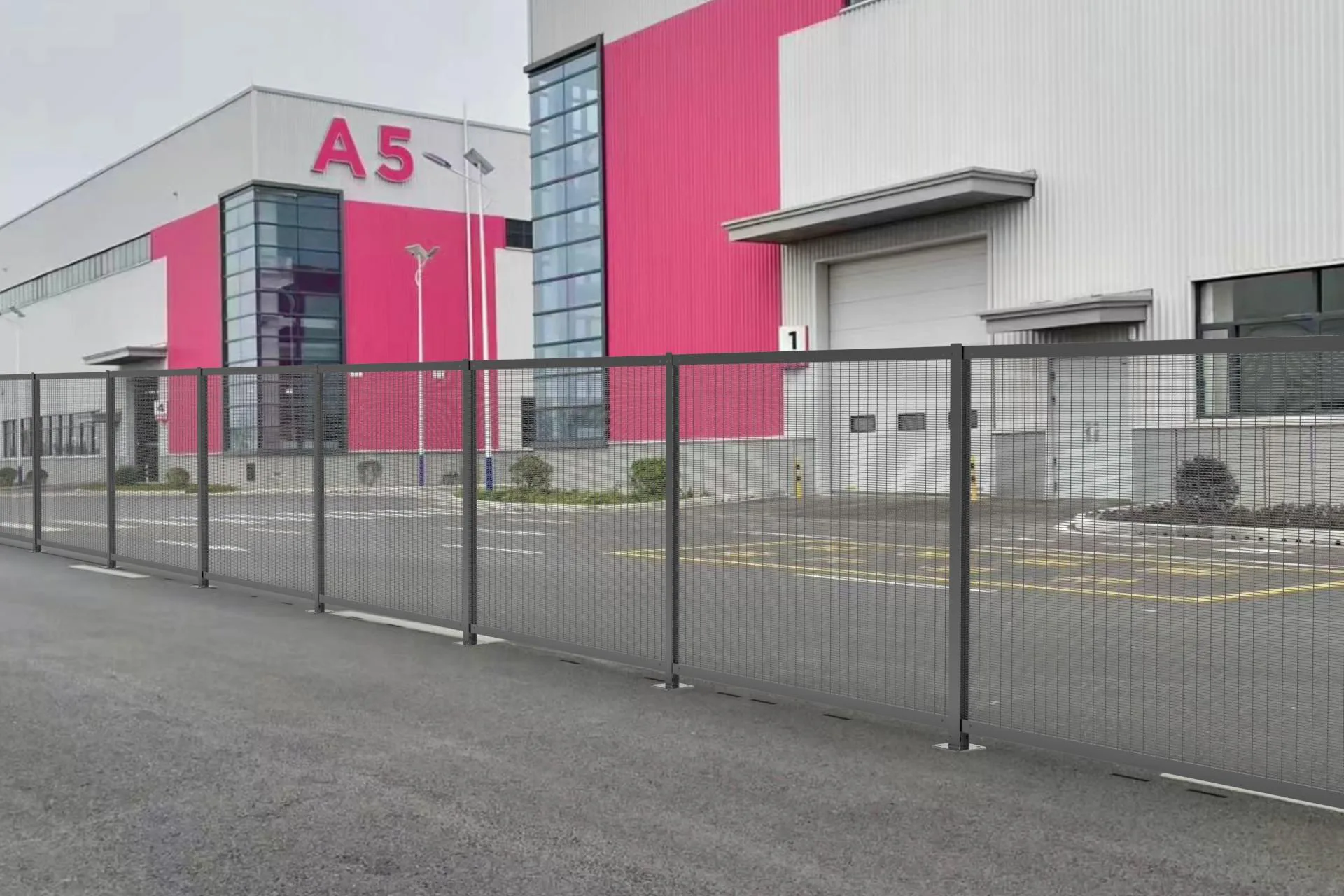 358 Mesh Fencing scene