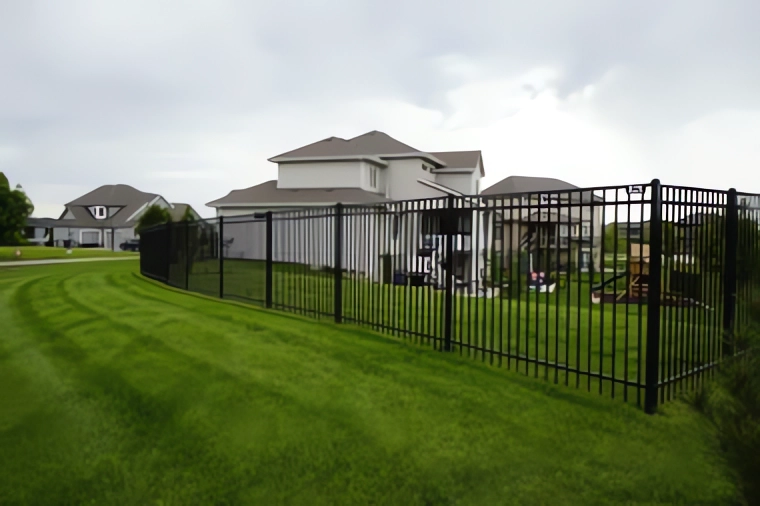 Flat top Rackable Fence in residential