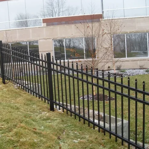 SpearT op Rackable Fence 