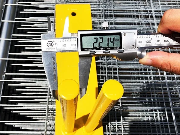 Temporary fence quality inspection