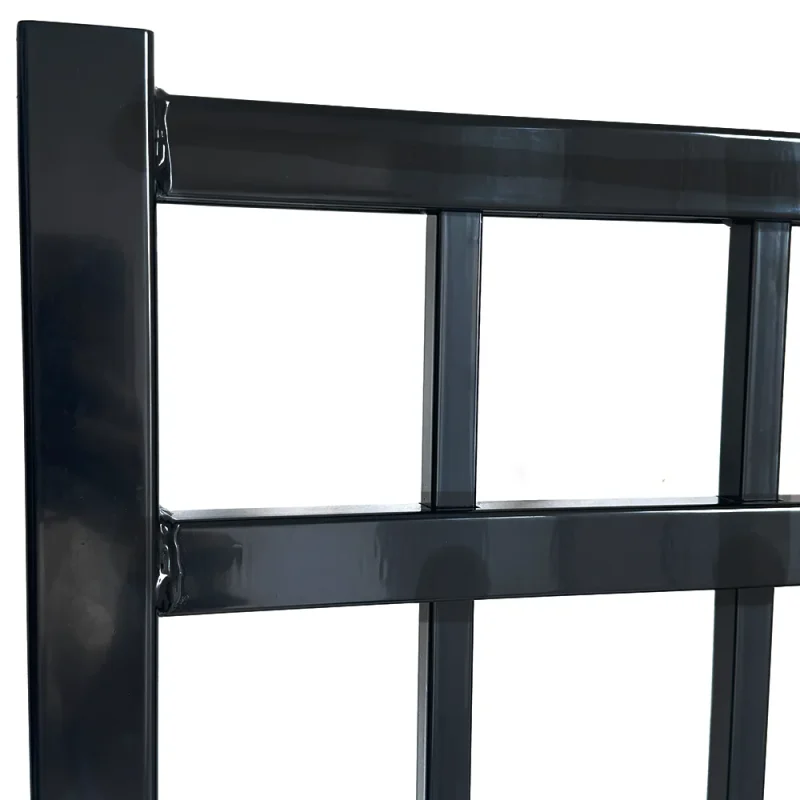 3 Rails Flat Top Aluminum Fence Detail
