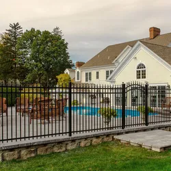 Aluminum 3 Rails Spear Top fence application