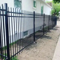 Aluminum 3 Rails Spear Top fence application