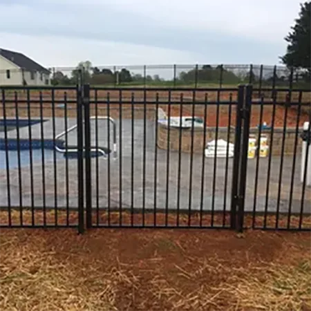 Aluminum Flat Top Gate With Spear application