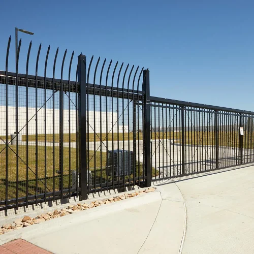 Steel Welded Commercial Curved Spear Top gate application
