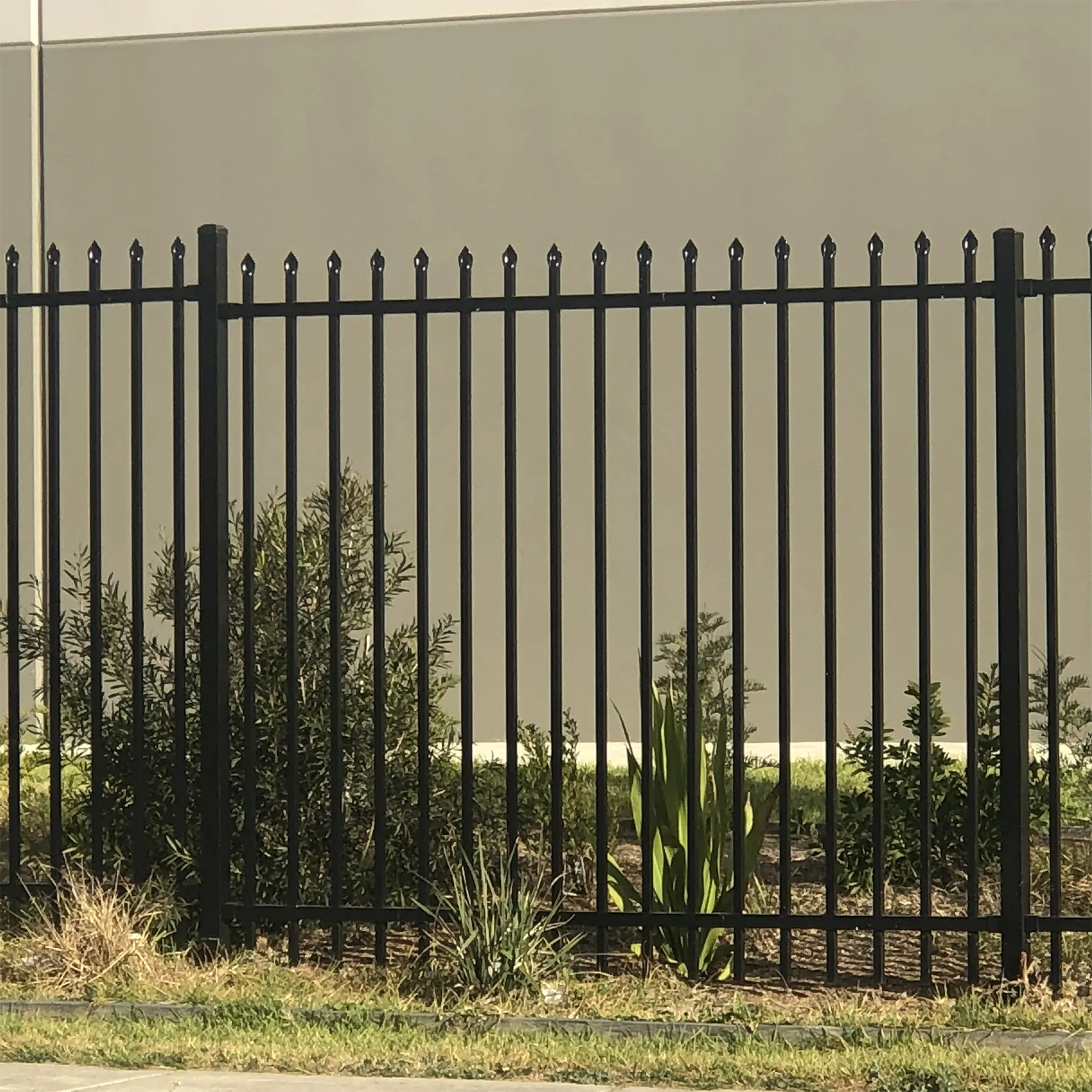 steel press point fence application